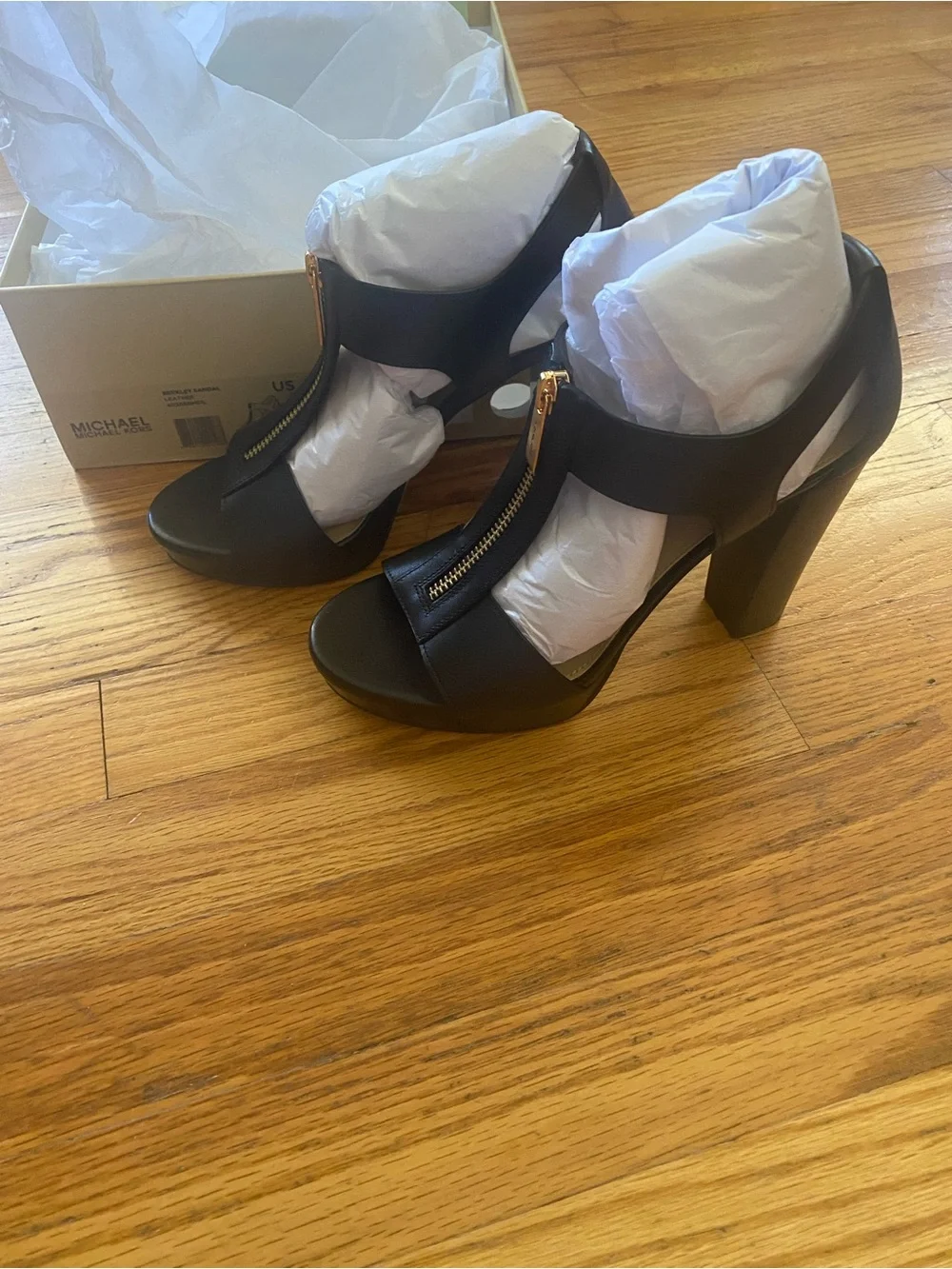 Michael Kors Berkeley Sandals Black Size 7 - New In Box ! - Picture 6 of 7